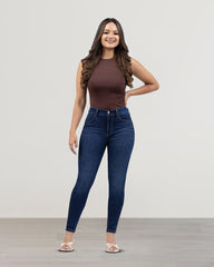 JEANS SKINNY TIRO ALTO