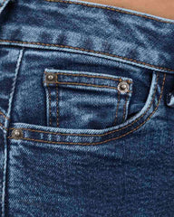 JEANS CURVY FIT ACAMPANADO